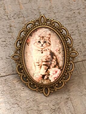 Oval Frame Kitten Brooch Vintage Style